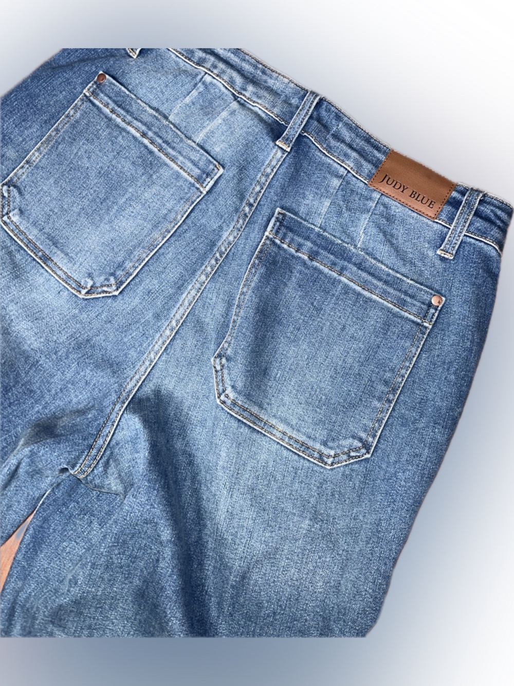 Judy Blue Medium Wash Cropped Wide-Leg Jeans - Picture 12 of 16